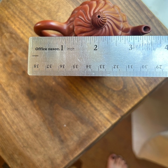 Vintage Yixing China zisha clay teapot. Stamped by artist. Comes with wood stand - Picture 4 of 11